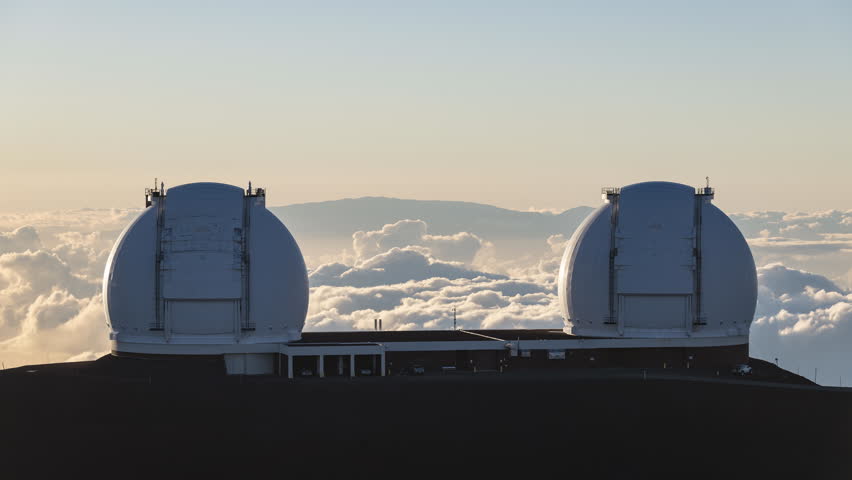 A sunset timelapse from the top of Mauna Kea in Hawaii from the observatory
