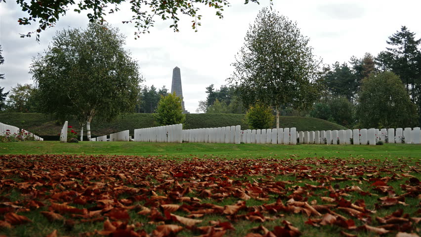 World War One heritage sites in Belgium :  Buttes New British Cemetery, aligned graves general view