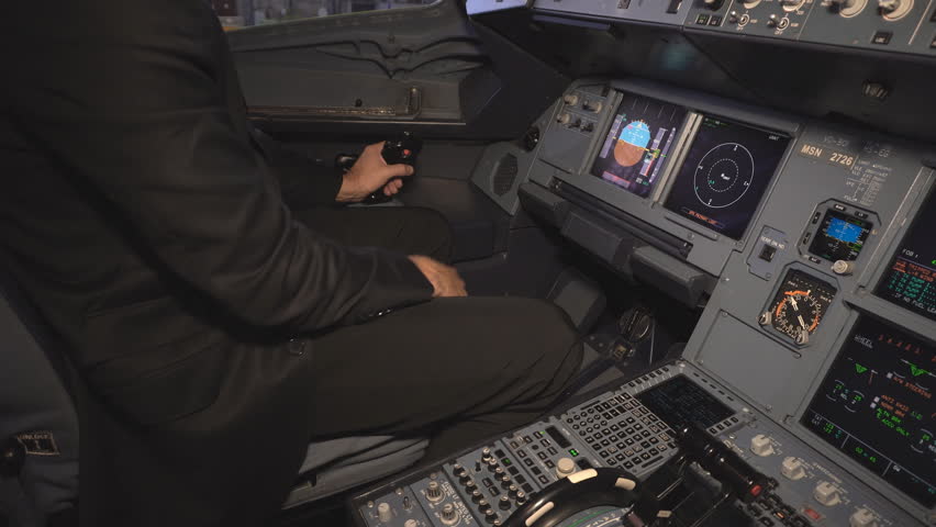 Робототехника в авиации. Летчик в самолете. Роботы в авиации. Подготовка пилотов. Техник самолета.