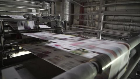 printing of coloured newspapers with an offset printing machine at a printing press