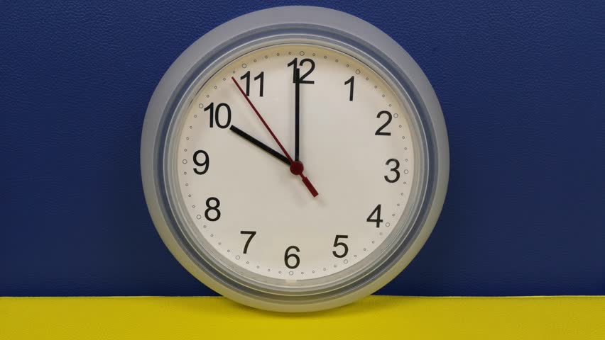 Часы видео. 10 O Clock. It s o Clock часы. Gala 10 o'Clock. One o'Clock.