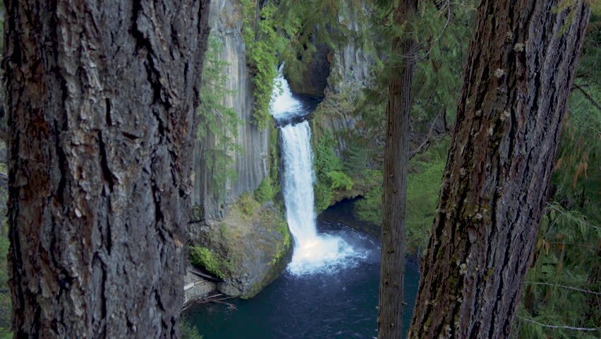 Toketee Falls waterfall