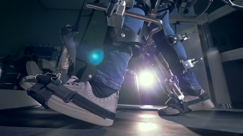 Man walking on a orthopaedic machine, close up.
