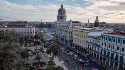 Video loop, Havana parque central at sunset with vintage cars , seamless looping 