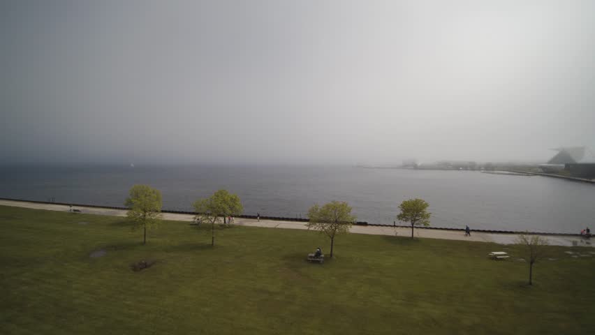 South view of lake Michigan from veterans park on overcast day with musuem in far right corner.