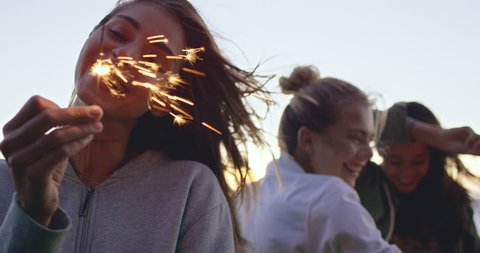 close up shot of teenage girls with sparklers celebrate and laugh Video de stock
