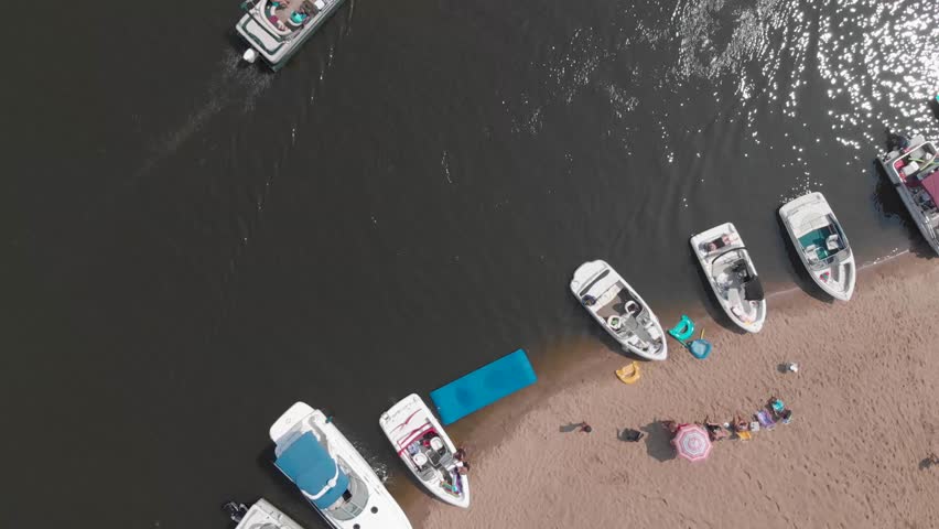 Party cove on the Mississippi river.
