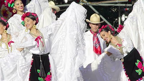 MEXICO CITY, MEX. 01/12/2018. Dancers perform traditional folkloric dance from Veracruz, wearing regional typical suits, as part of the cultural activities on the Mexican President swearing. TK1