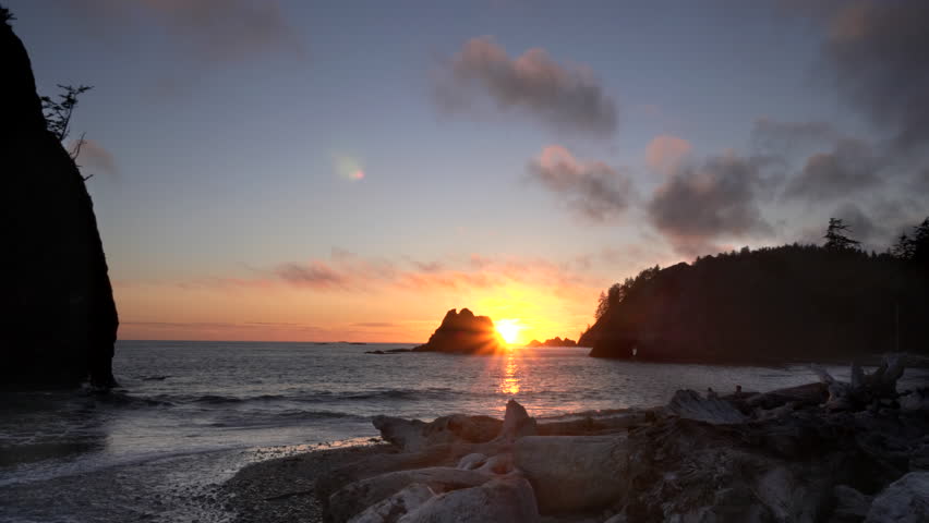 shoreline of rialto beach at sunset in the olympic national park of the us pacific northwest