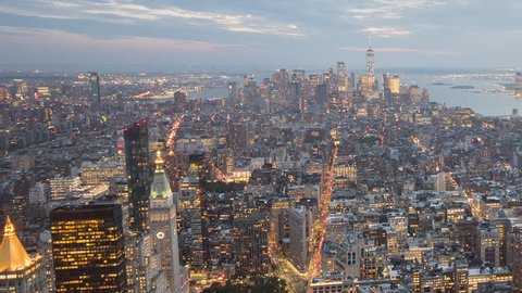 New York, USA, October 2018: Day to night transition over Manhattan in New York. Aerial video timelapse Video de contenido editorial de stock