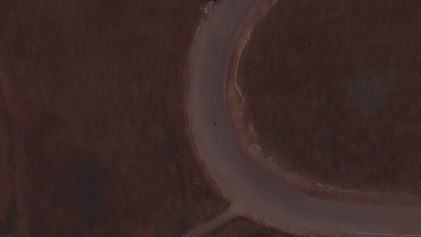 A tilting shot showing off the landscape.