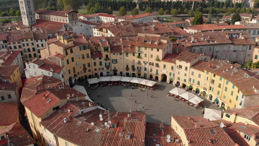 Piazza Anfiteatro in Lucca, Italy image - Free stock photo - Public ...