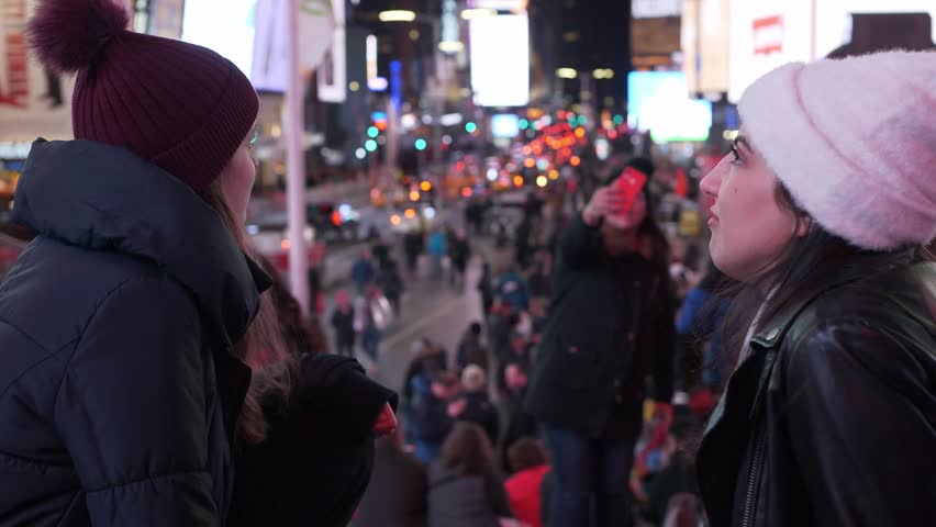 Two friends travel to New York for sightseeing