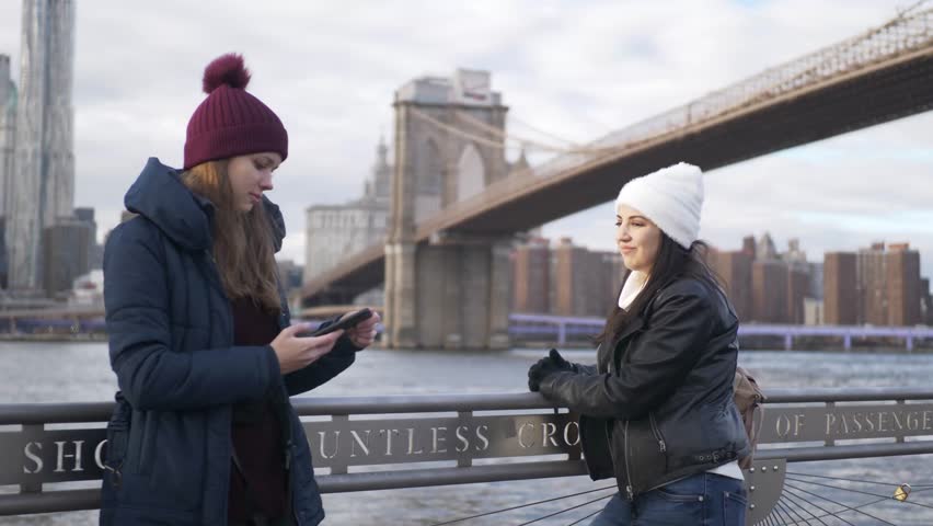 Two girls on a sightseeing tour to New York City at Hudson River