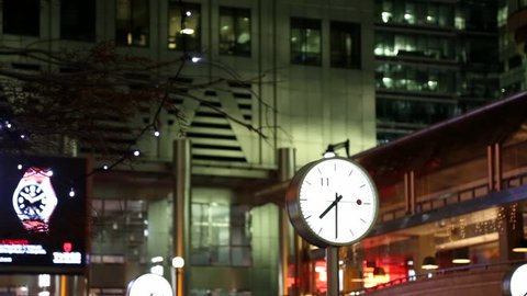 Clocks in Canary Wharf 