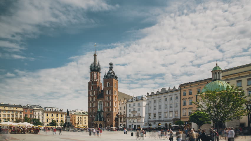 st-mary-s-basilica-in-the-market-square-in-poland-image-free-stock