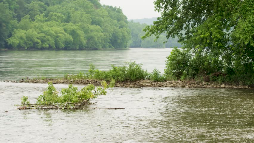 Deleware River wide shot, slow motion