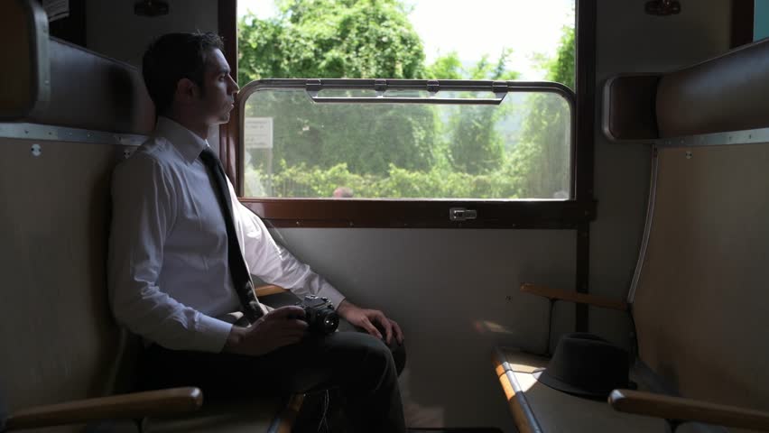4K youn man taking pictures with an old reflex in a 50