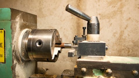lathe to work metal, machinery to prepare pieces of mechanics and hobbies in a very precise way