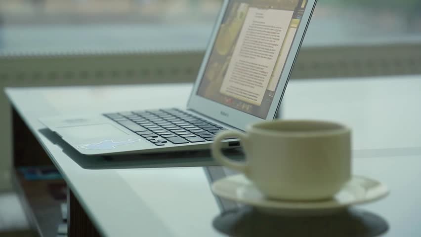 General-up shot woman editor in chief looks album photographer portfolio, sitting on a bench in downtown
de-focused background of trees, lights and buildings