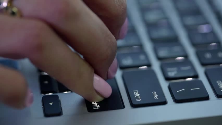 General-up shot woman editor in chief looks album photographer portfolio, sitting on a bench in downtown
de-focused background of trees, lights and buildings