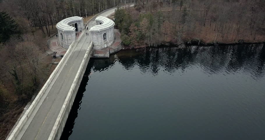 Cross over dam from water side to concrete