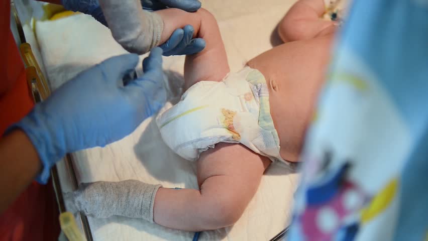 Neonatal Resuscitation. Female doctor examining newborn baby in clinic | Shutterstock HD Video #1022475877