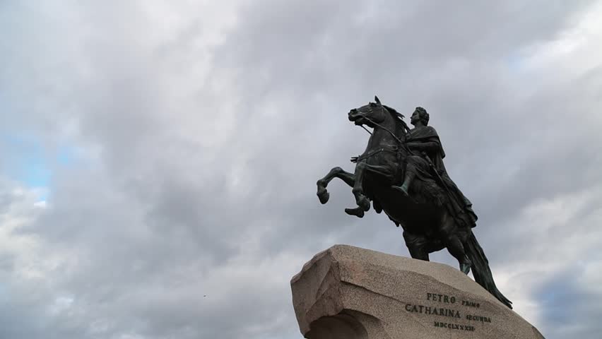 Медный всадник на берегу. Памятник Петру i Петропавловская крепость всадник. Медный всадник фон. Медный всадник на фоне Невы. Памятник Петру на берегу Невы.