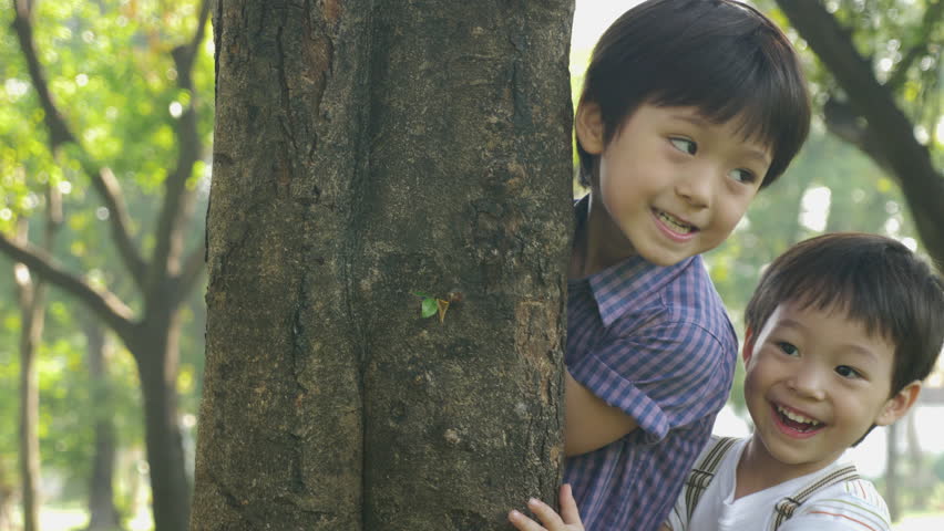 Asian young outdoor crunchboy