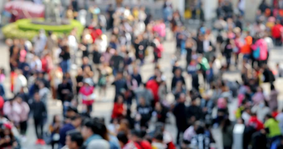 Bokeh of the crowded people in the street