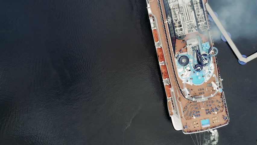 View of the geirangerfjord in Norway, with cruise ships driving trough