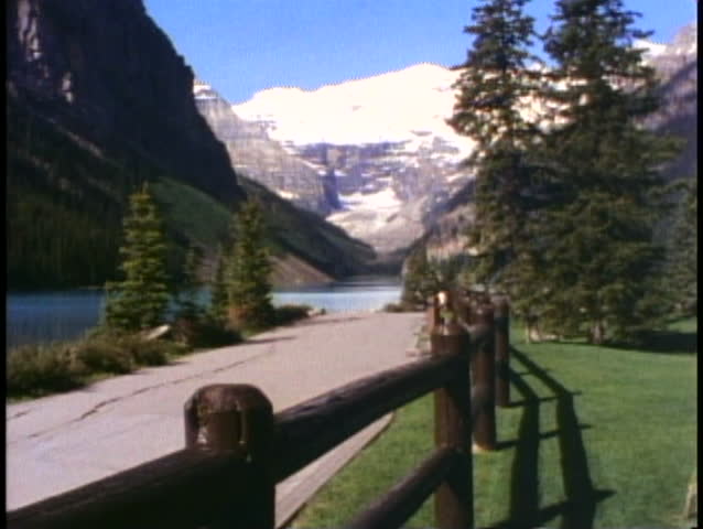 BANFF NATIONAL PARK, ALBERTA, 1990, Lake Louise, lake, glacier, split rail fence
