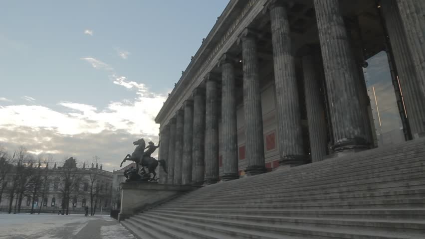 Walk around the square near the Berlin Cathedral. Morning fog.