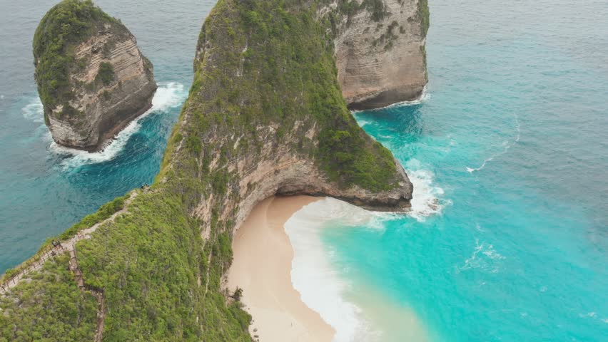 beautiful viewpoint kelingking beach nusa penida Stock Footage Video ...