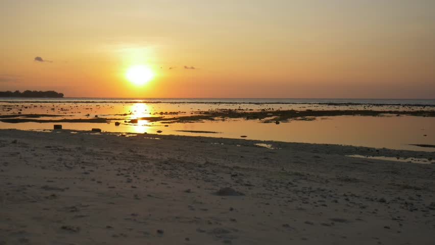 Sunset on the beach, amazing 60 fps shot 16bit