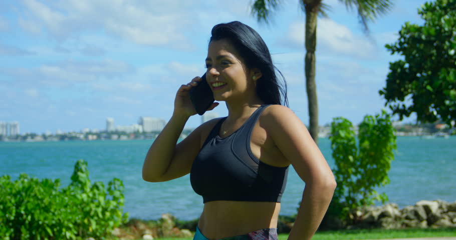 YOUNG FIT GIRL WORKING OUT IN FRONT OF THE OCEAN