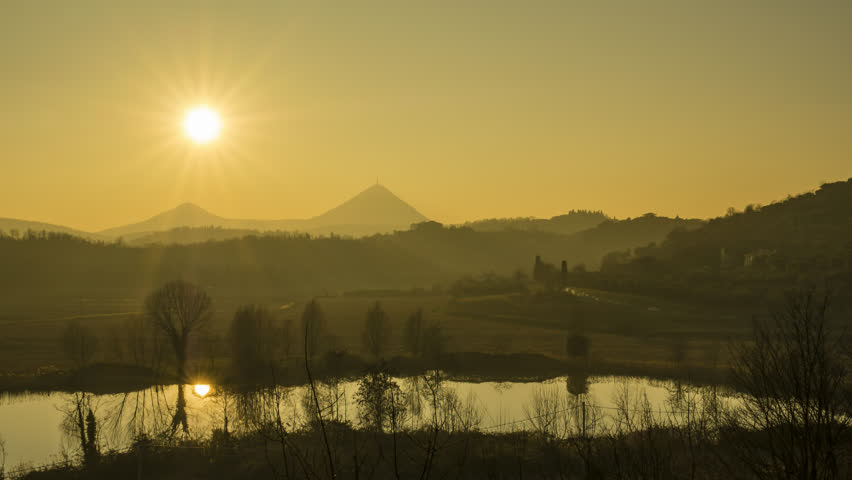 Sunset On the Lake in 스톡 동영상 비디오(100% 로열티 프리) 1024387349 | Shutterstock