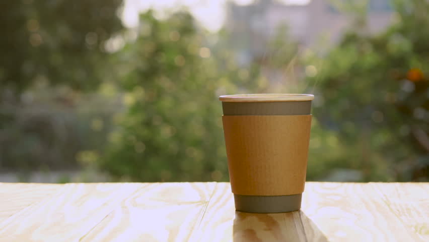 Video Stok hot coffee paper cup on wood (100% Tanpa Royalti) 1024495970 Shu...