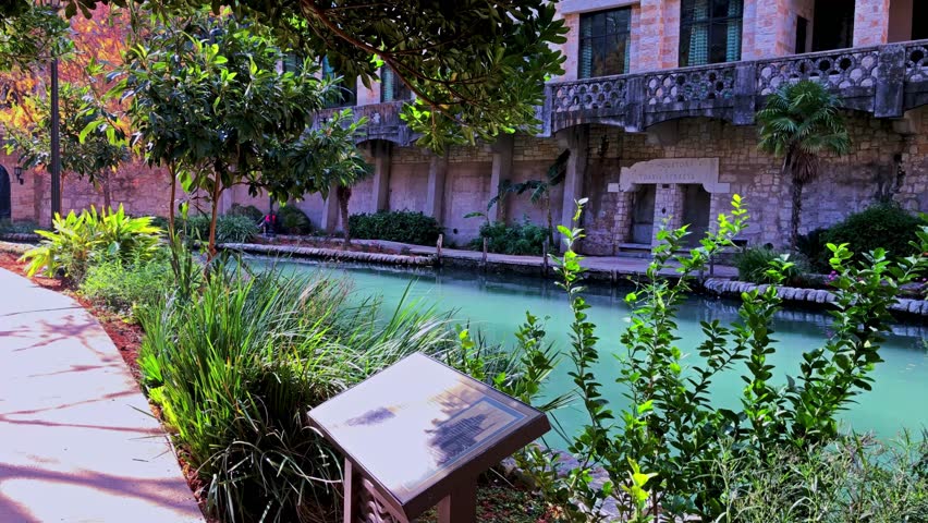 A brisk walk around the downtown san antonio riverwalk