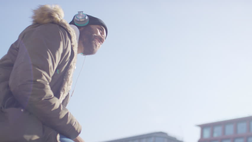 Two friends meet in the city and embrace, in slow motion