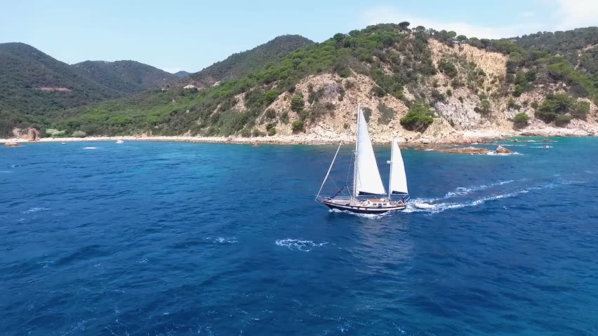 A sailboat trhough the Costa Brava