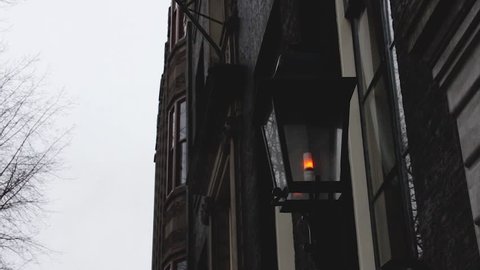 Street lamp with oscillating flame as in an old gas lamp