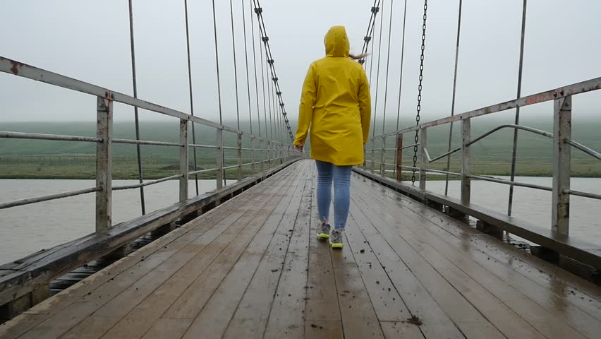 The Girl Goes through the bridge