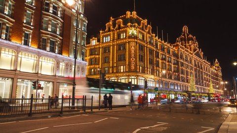 LONDON, UK - 12.20.2018: Harrods Time-Lapse in the Evening with traffic.
Tourists, pedestrians, customers rushing before Christmas.