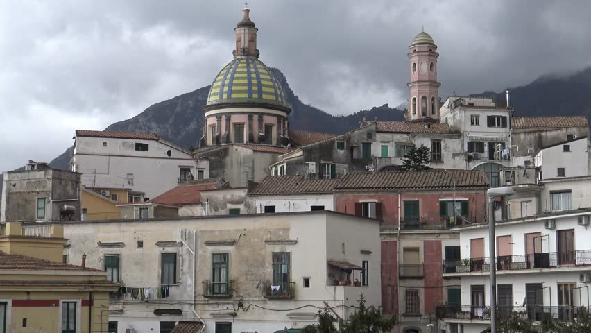 UNESCO has declared since 1997 Vietri sul Mare (along with all the Amalfi Coast) World Heritage. Vietri is famous all over the world for its ceramics.