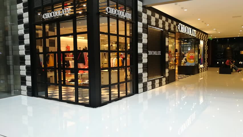 uniqlo di amplaz