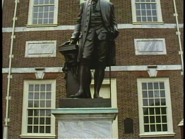 PHILADELPHIA, PENNSYLVANIA, 1994, George Washington statue at Independence Hall