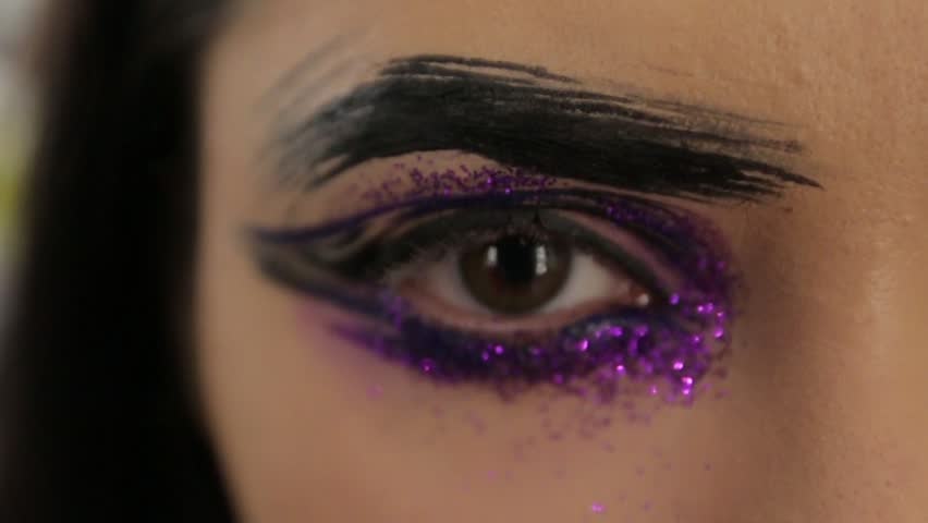 dark purple eyeshadow