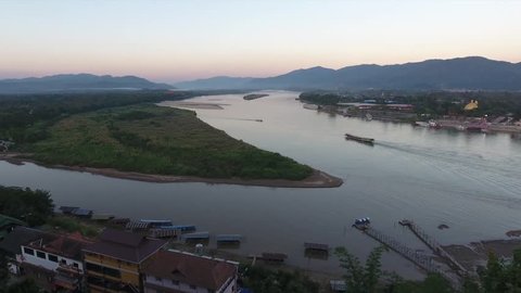 mekong river thailand laos border