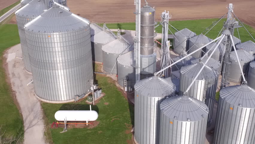a farm in the midwest part of the USA